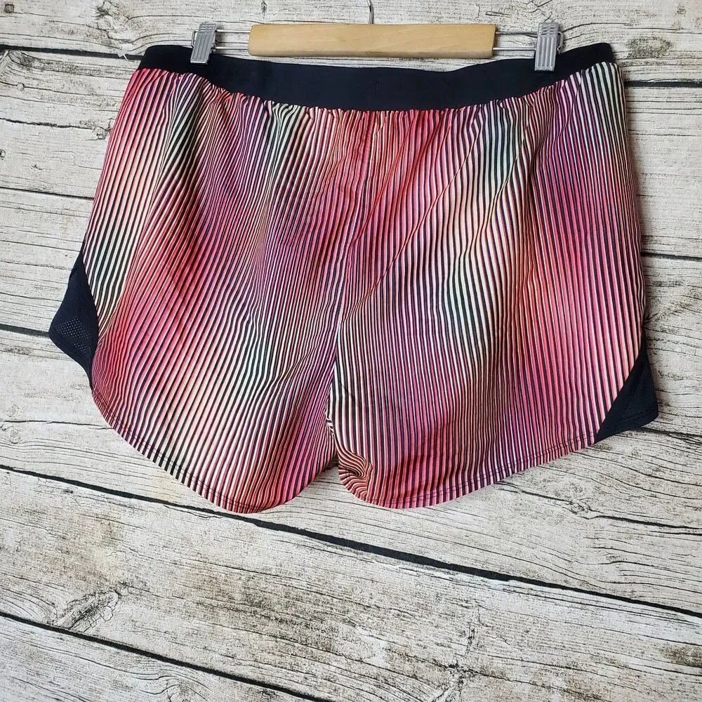 Under Armour Women's Shorts Size XL - Picture 3 of 9